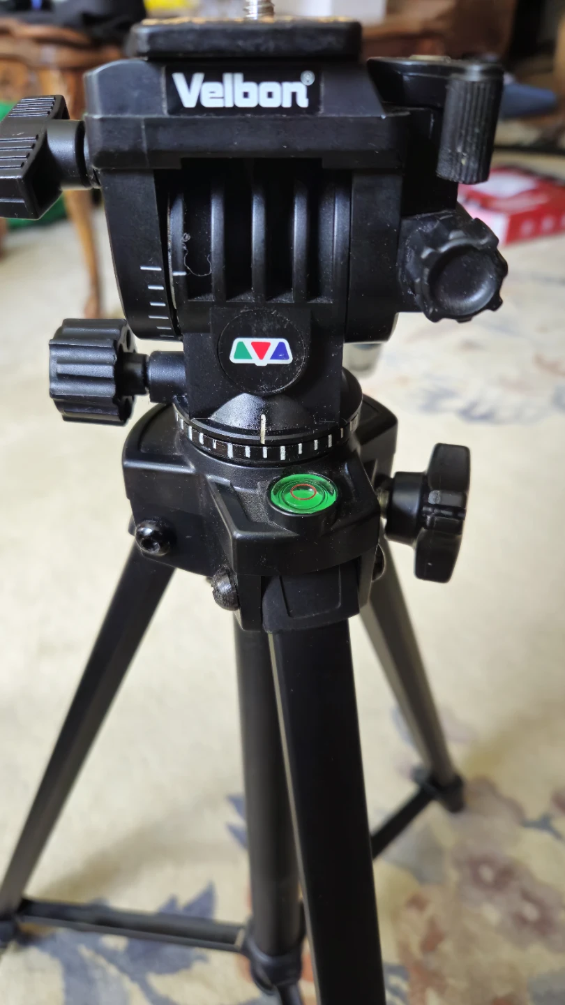 Velbon D-400 Tripod with PH-24B Fluid Head - photo 3