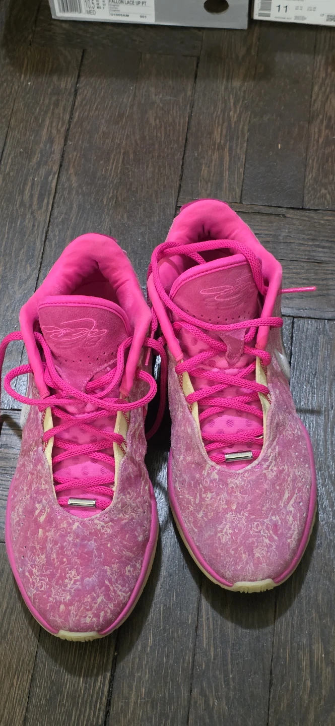Nike LeBron James Pink Basketball Shoes Size 10.5