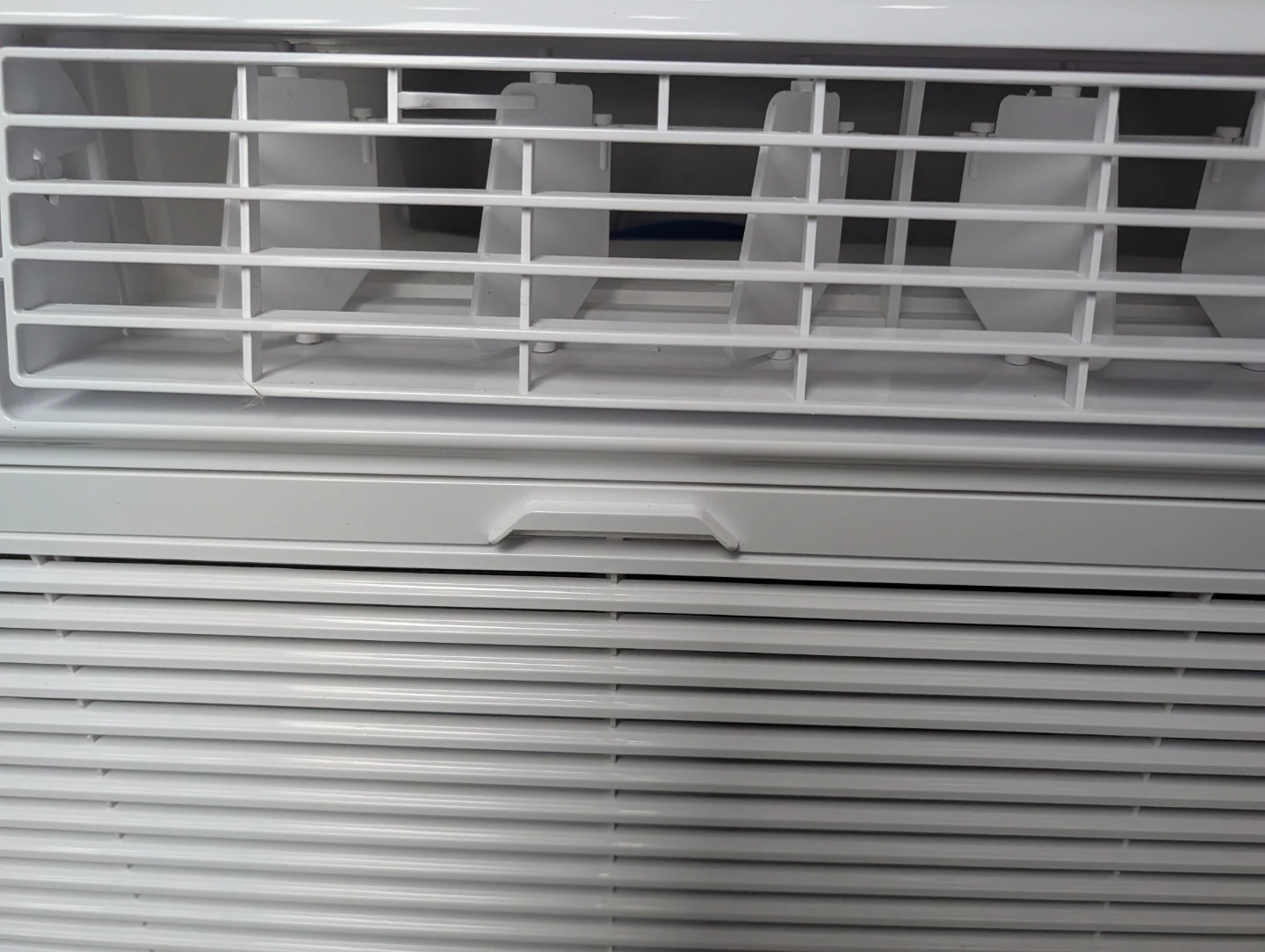 Midea Wall Air Conditioner - photo 2