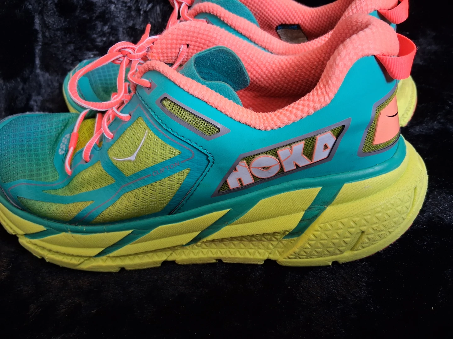 Hoka Running Shoes Size us 9 - photo 2