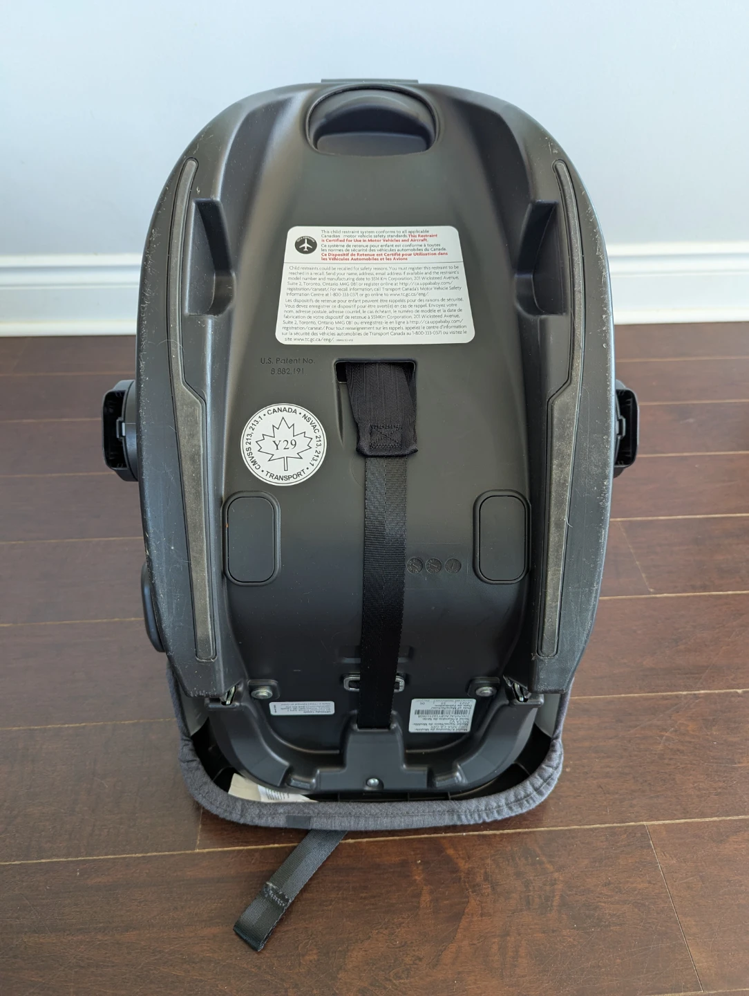 Uppababy Mesa V2 car seat with base in new condition - photo 2