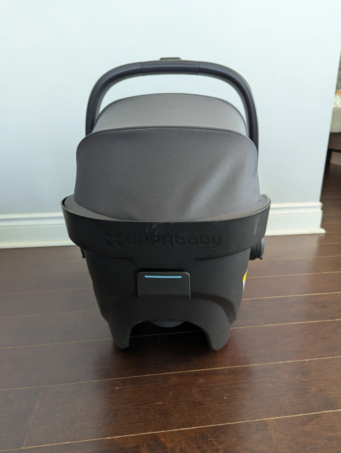 Uppababy Mesa V2 car seat with base in new condition - photo 5