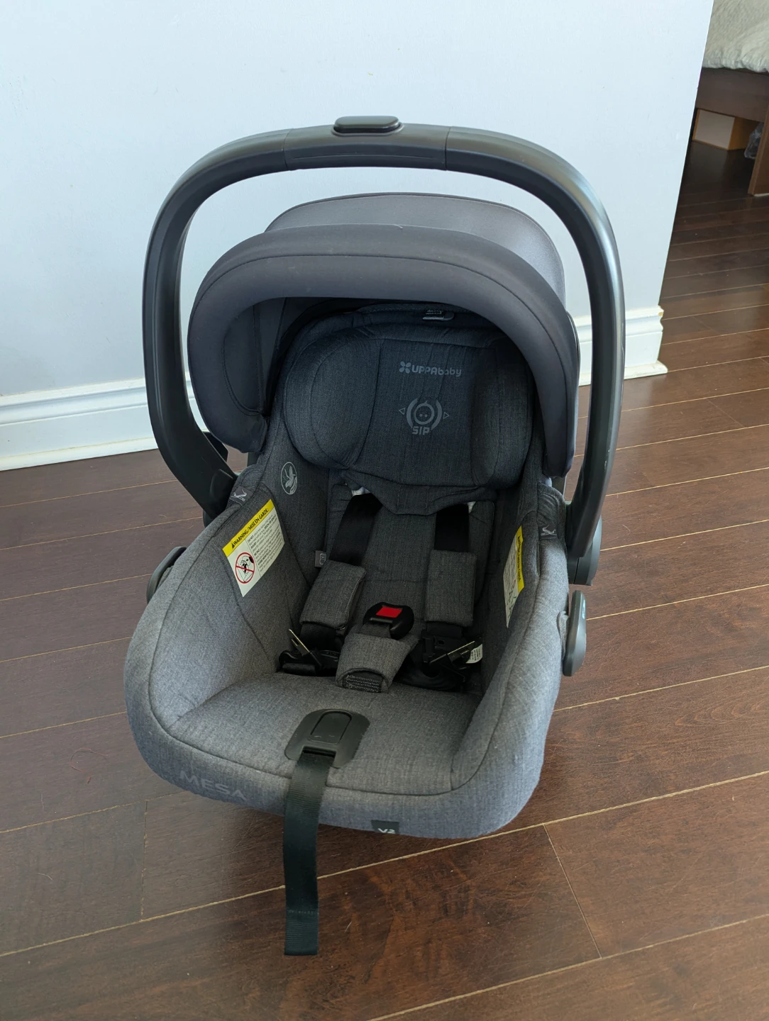 Uppababy Mesa V2 car seat with base in new condition