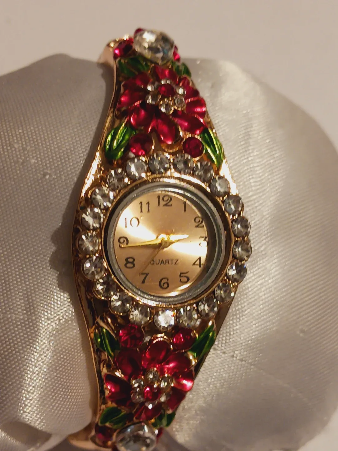 New !! Women's Gold Tone Floral Watch with Rhinestones - photo 3