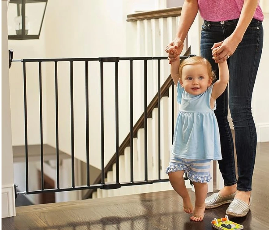Munchkin Push to Close Baby Gate Brand NEW - photo 3