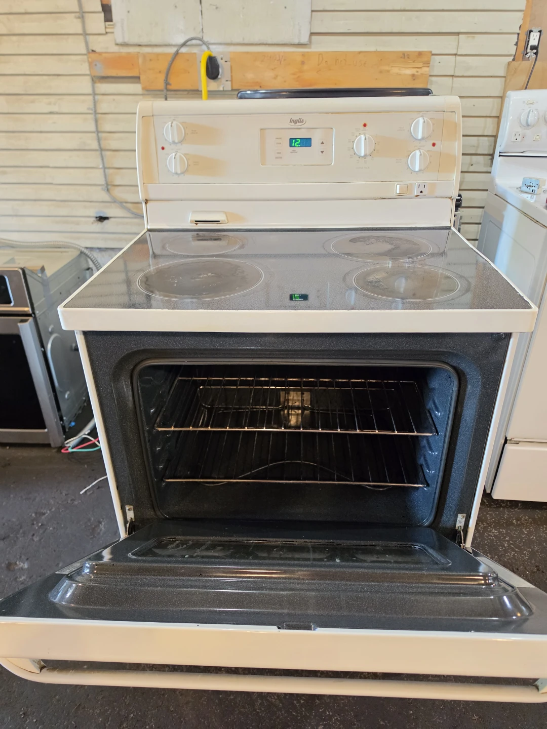 ​Inglis 30" Electric Range  - Delivery Available 🚚 - photo 2