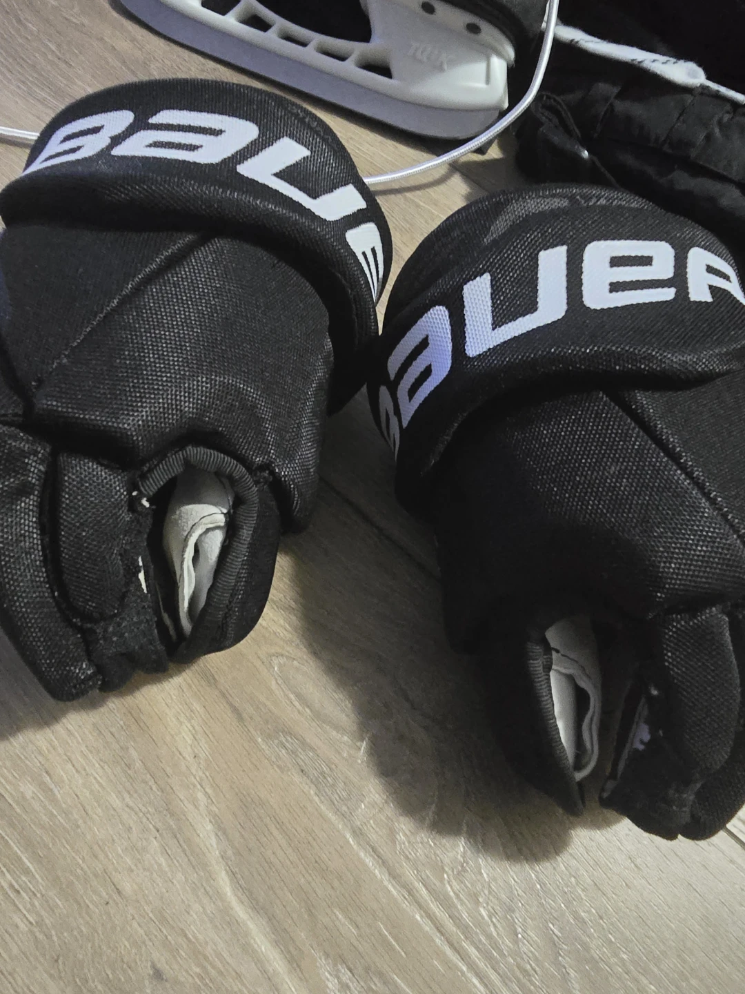 Bauer Prodigy Youth Hockey Helmet and Gloves - photo 4