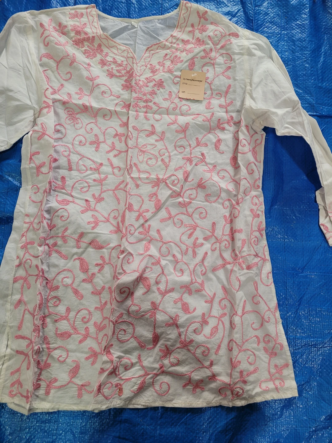 White embroidered kurti with pink floral detail - photo 2