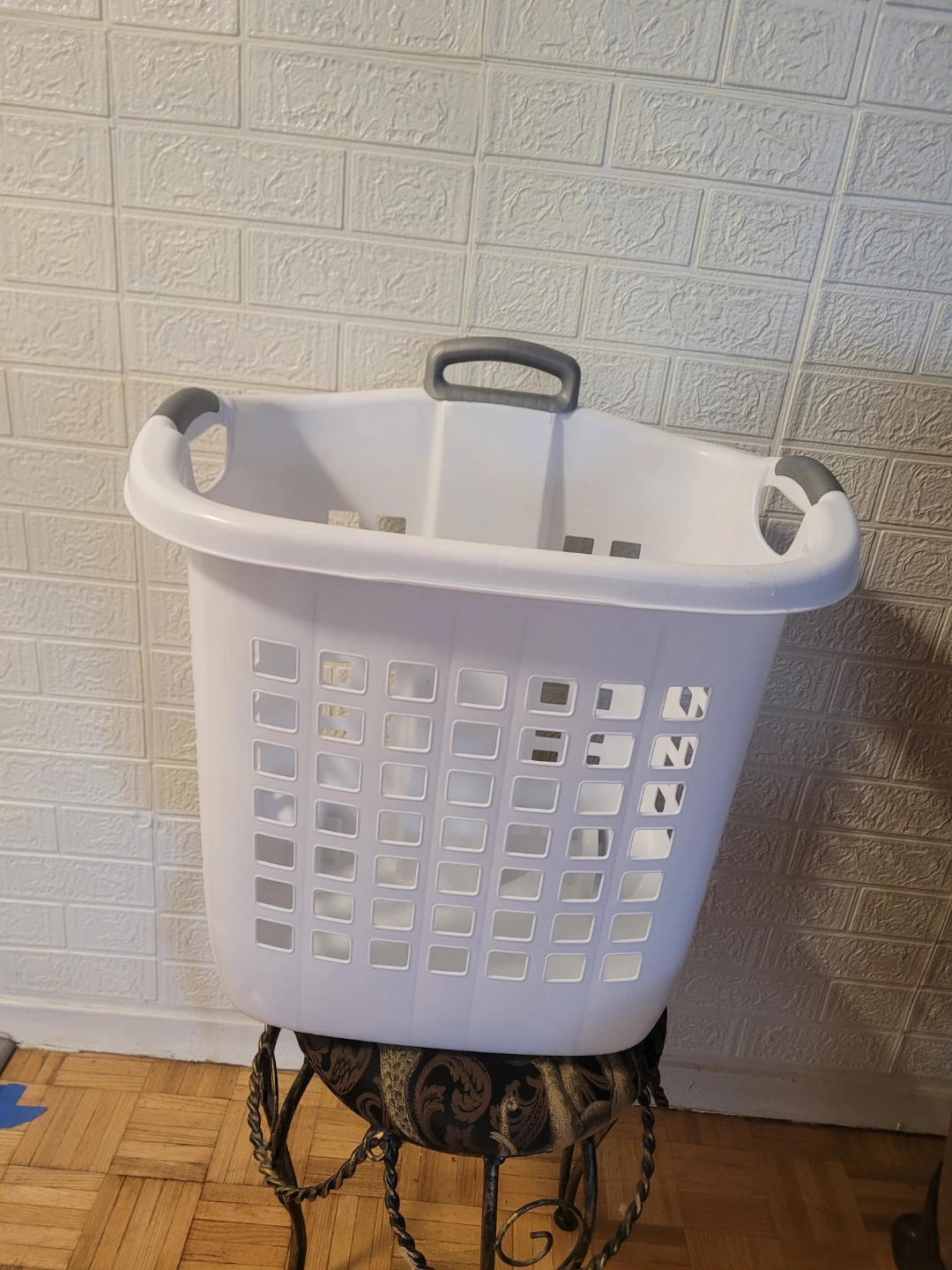 White Laundry basket with Wheels starfrit  $20