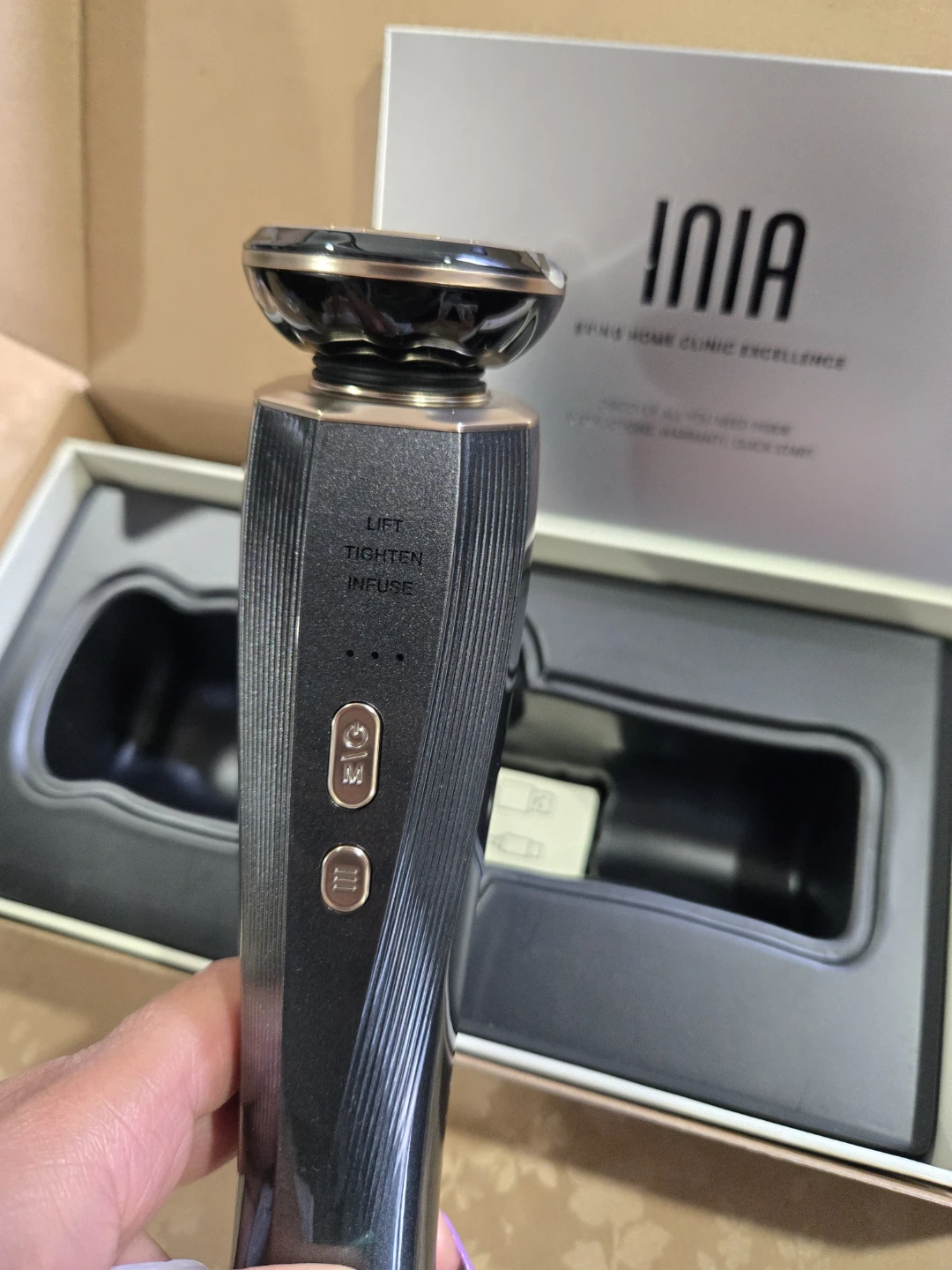 INIA 3-1 Red Light Therapy for face & neck