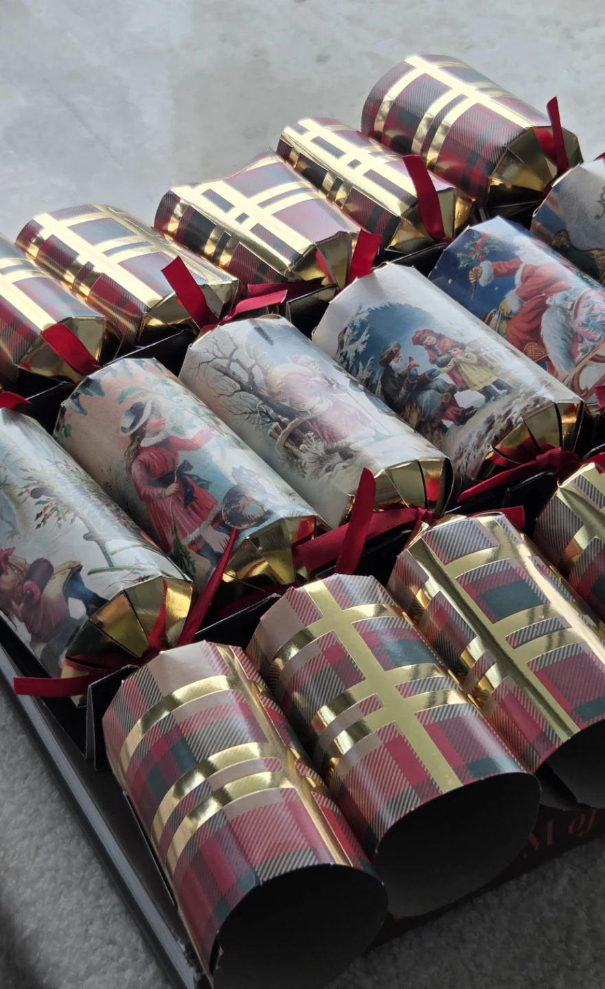 Christmas Crackers - Set of 6