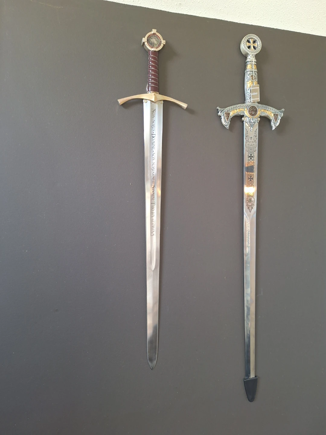Decorative Swords Wall Mount Set - photo 2