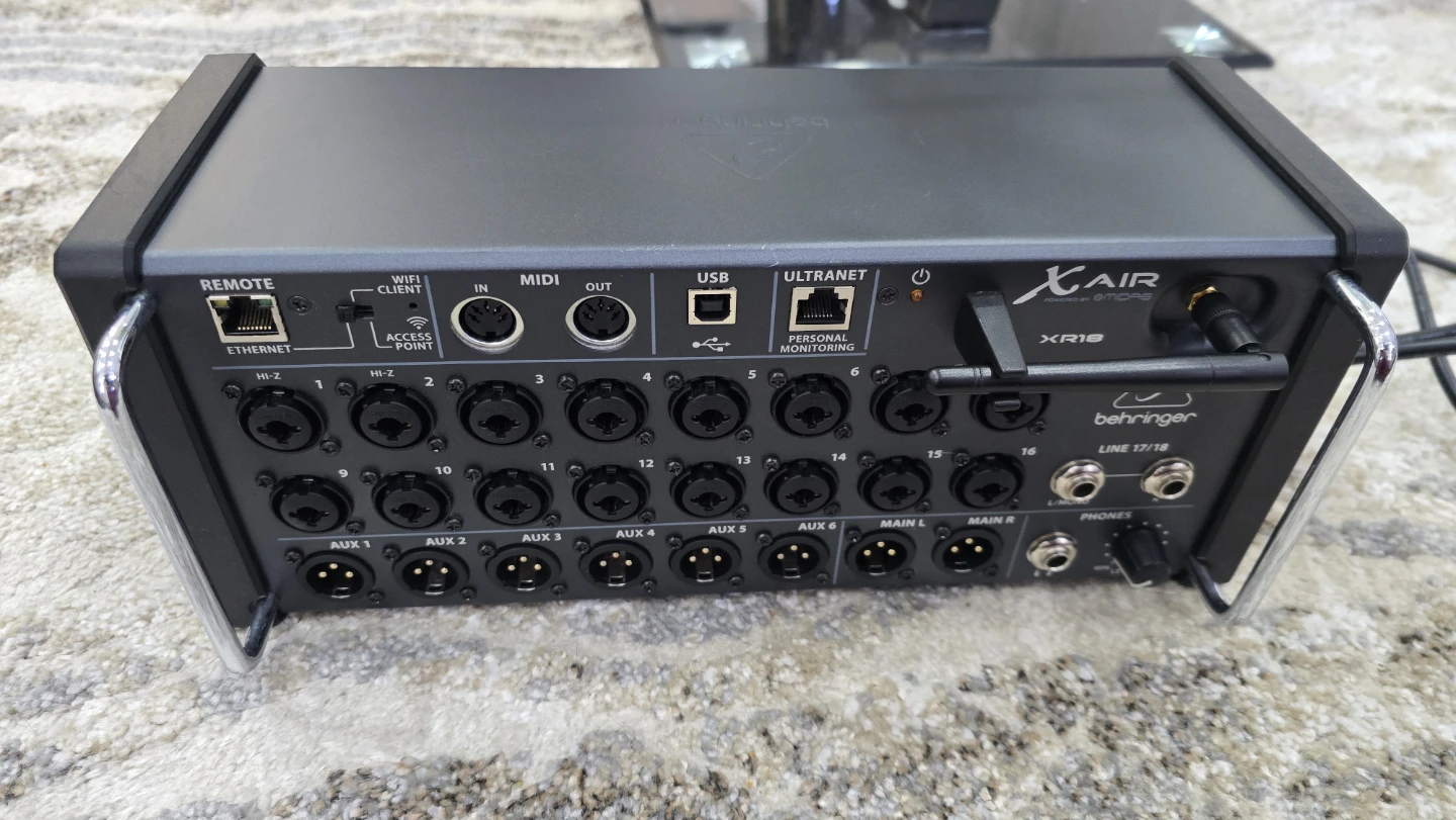 Behringer X AIR XR18 Digital Mixer