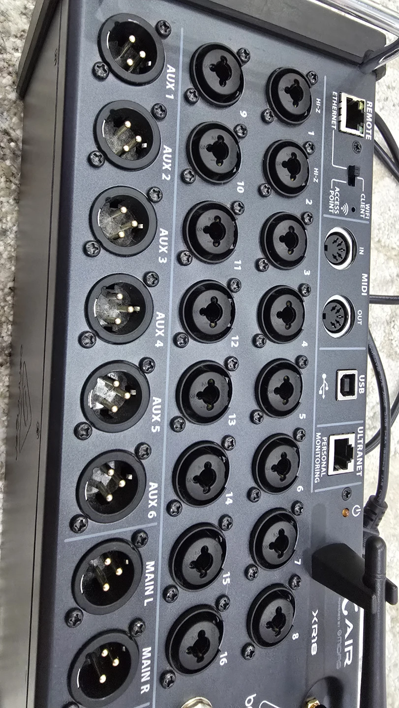 Behringer X AIR XR18 Digital Mixer - photo 4
