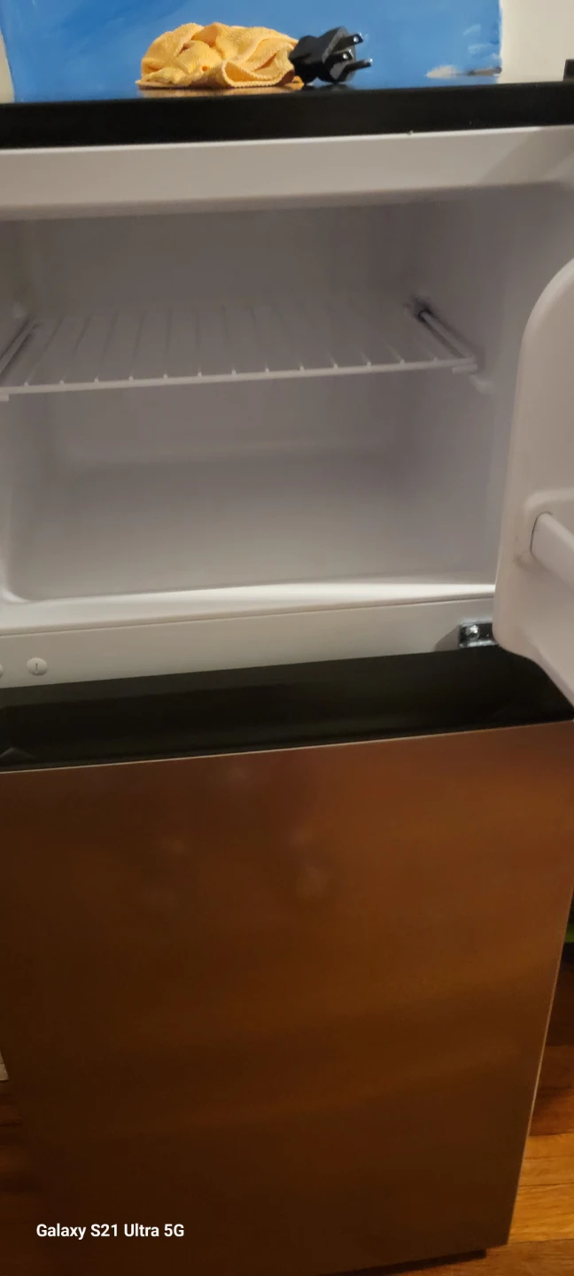 Magic Chef Mini Fridge - photo 4