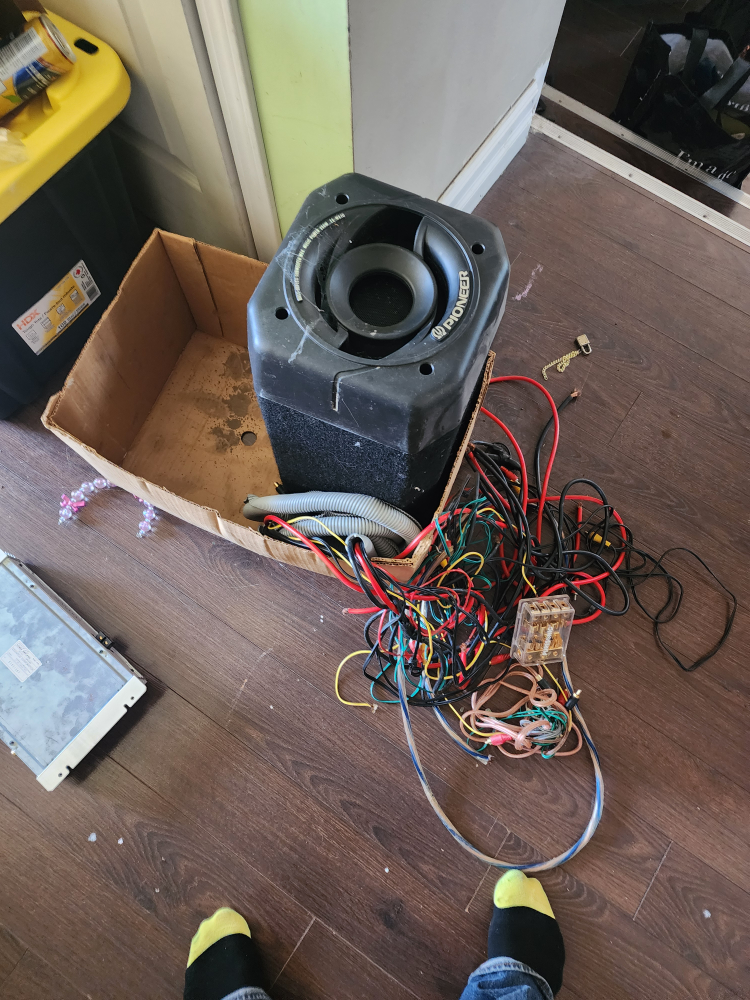 Pioneer TS-TRX1000 Subwoofer Box with Kenwood 715 Amplifier - photo 4