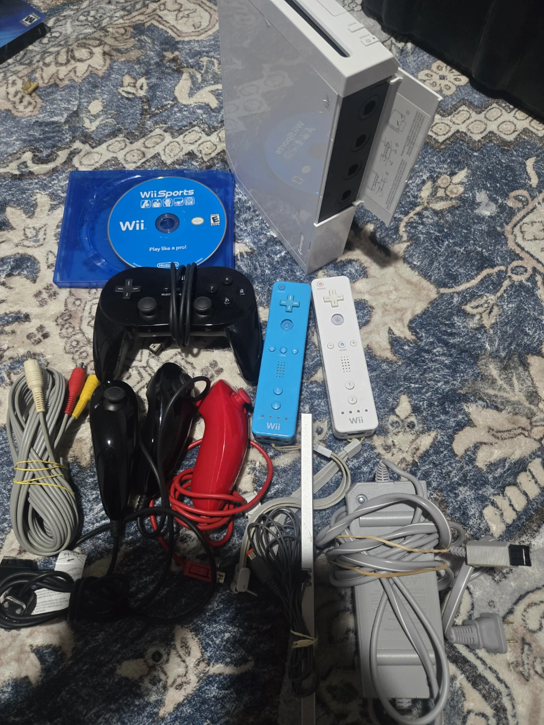 Nintendo Wii Console Bundle with Wii Sports - photo 2