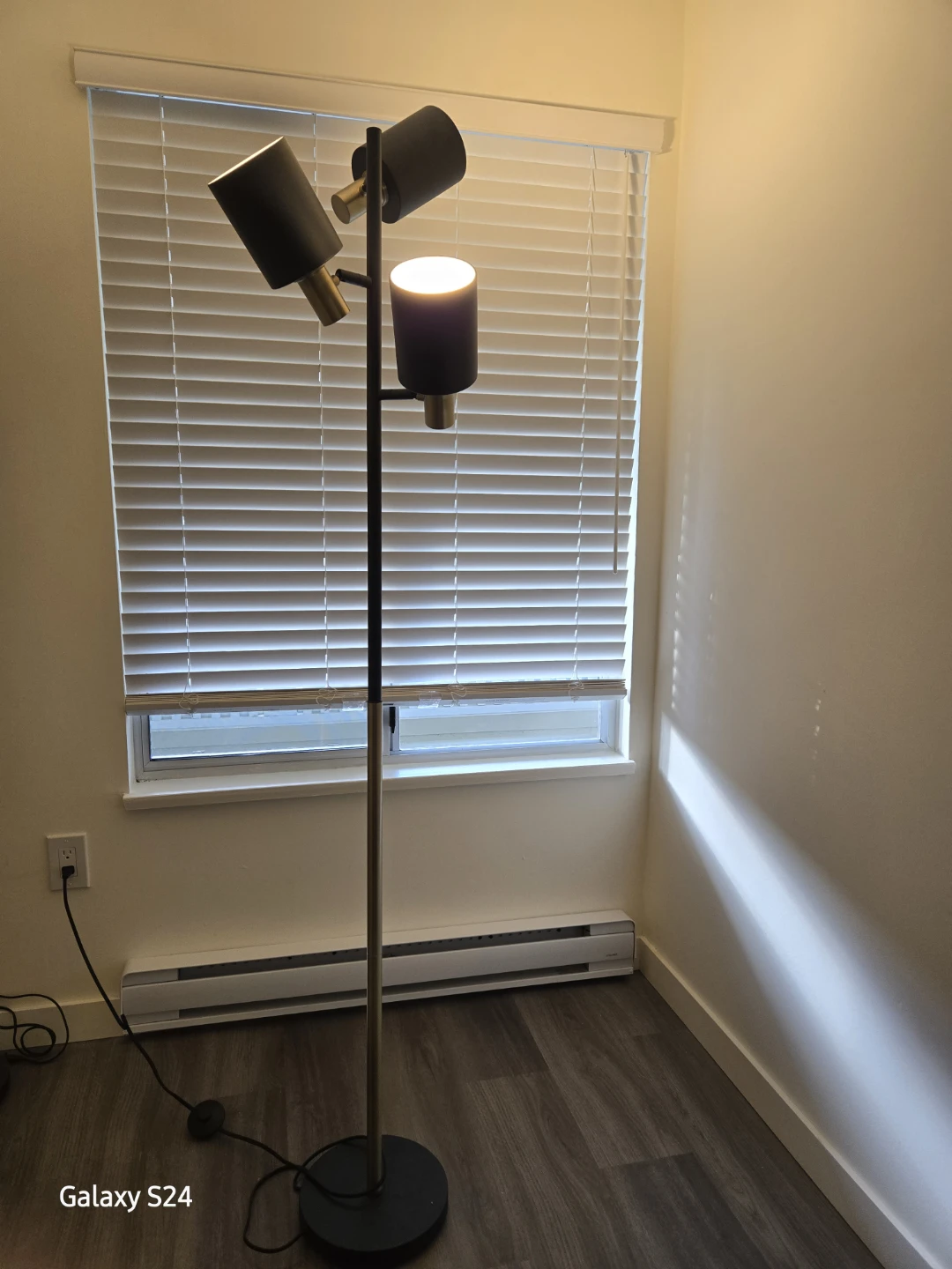 Adjustable 3-Head Floor Lamp - photo 2