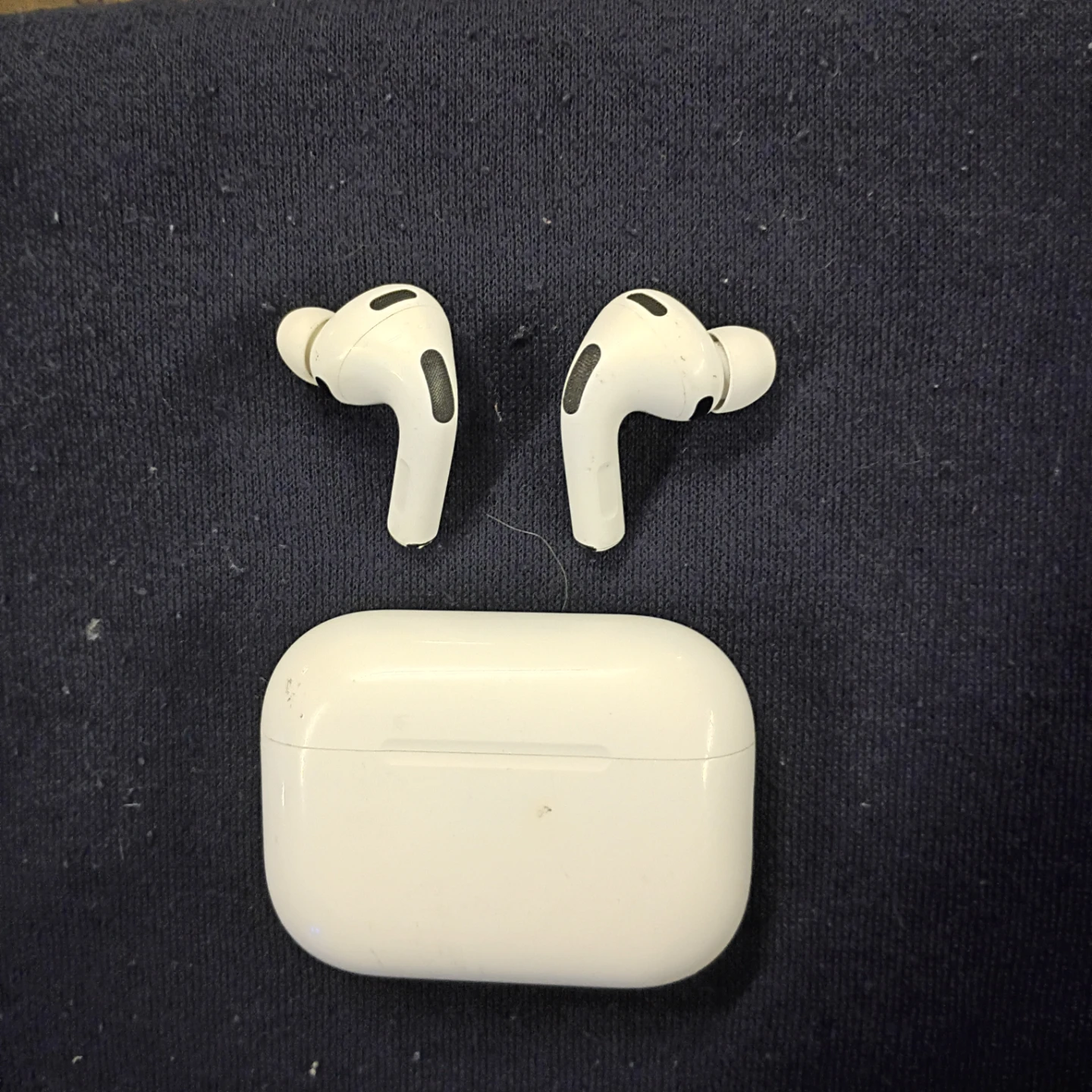Apple AirPods Pro 3 Gen with Charging Case - photo 3