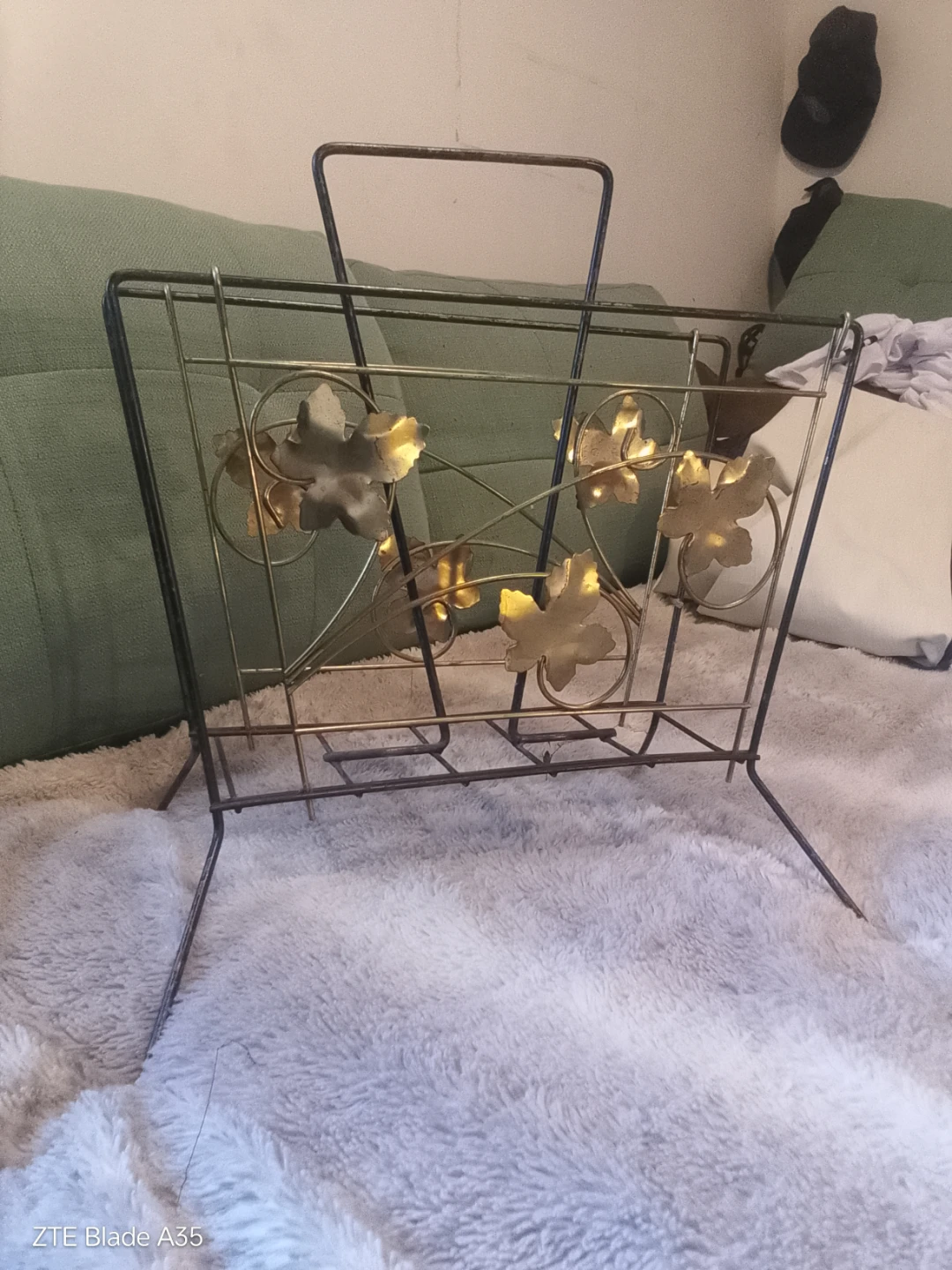 Vintage Metal Magazine Rack with Leaf Design - photo 4