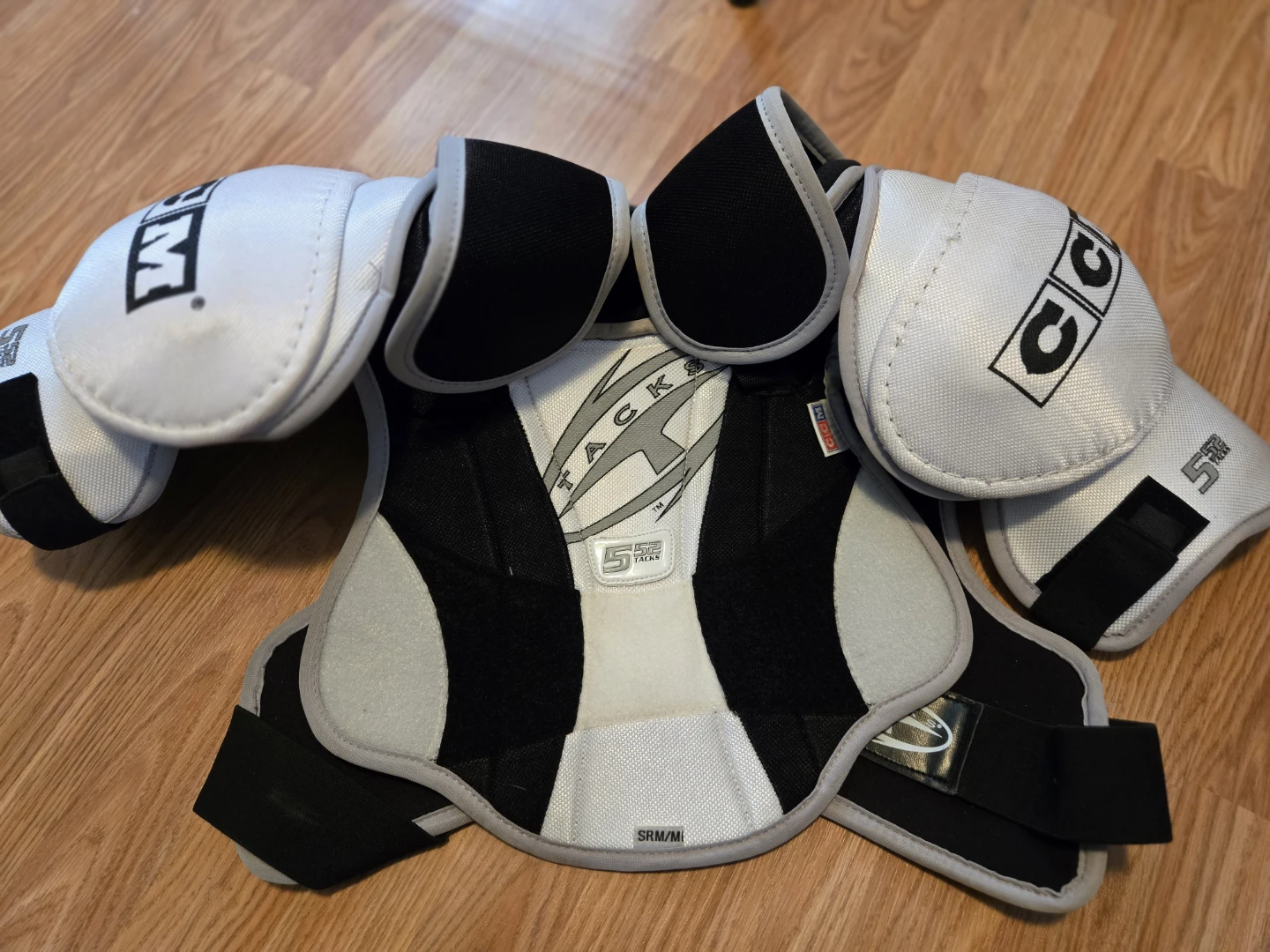 CCM Hockey Gear Bag with Shoulder Pads, Pants, and Gloves - photo 4