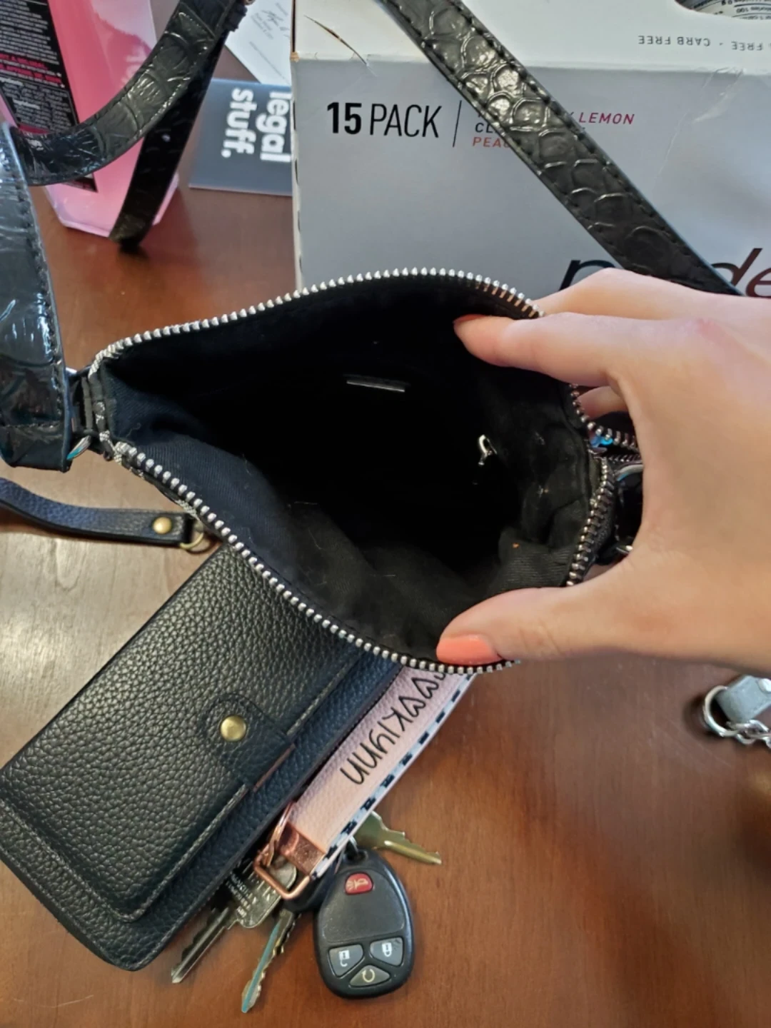 GUESS Black Crossbody Bag - photo 3