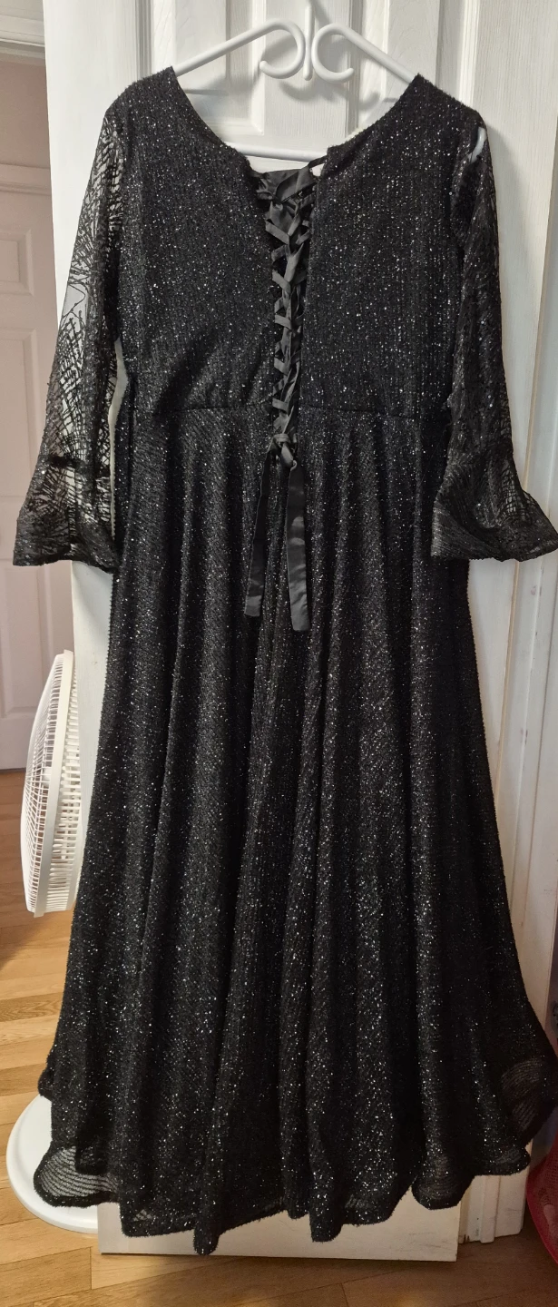 Burgundy Lace and Satin Formal Dress - photo 4