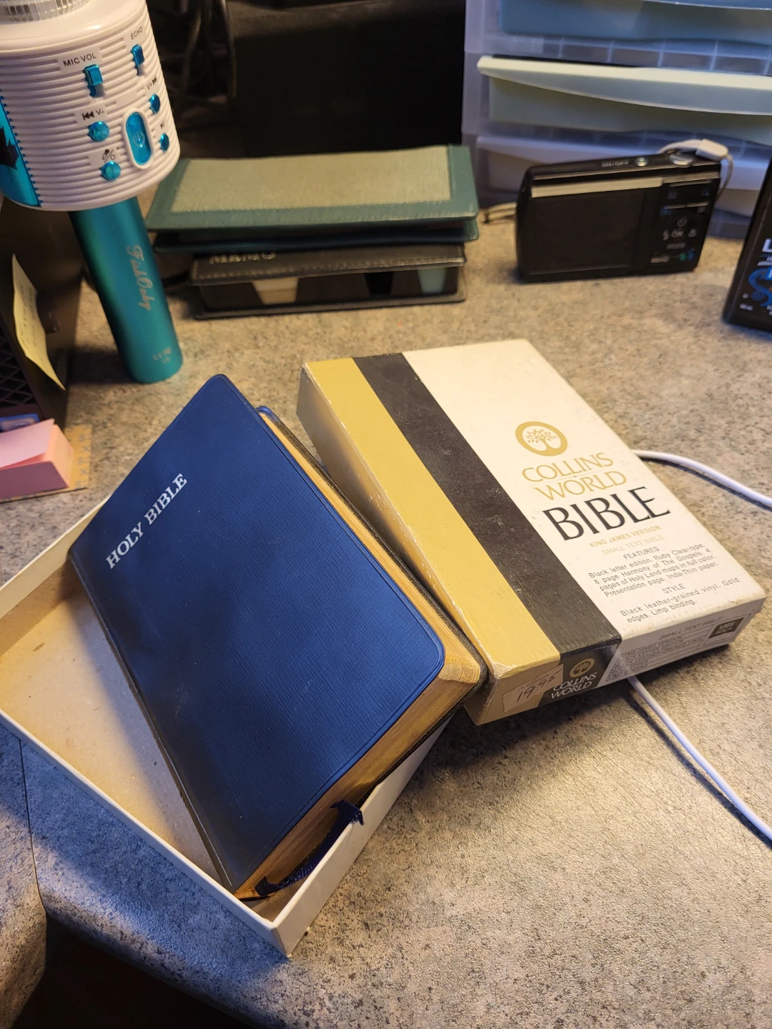 Collins World Bible - King James Version, Black Letter Edition - photo 2