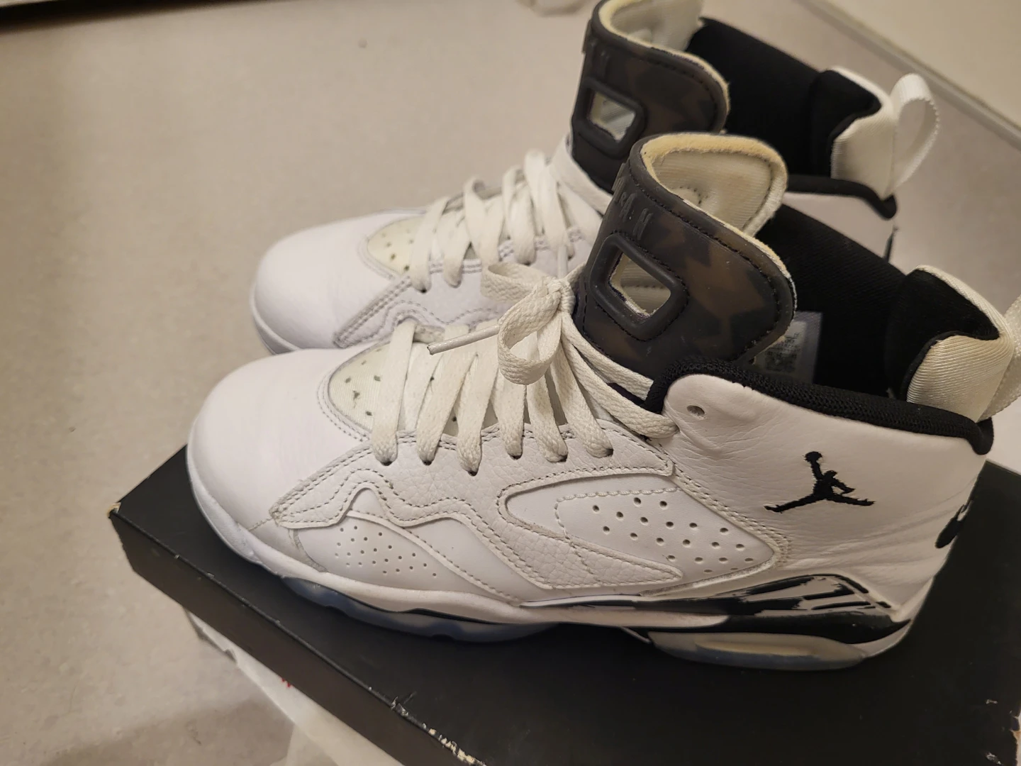 Jordan MVP (GS) Sneakers Size 5Y - photo 2