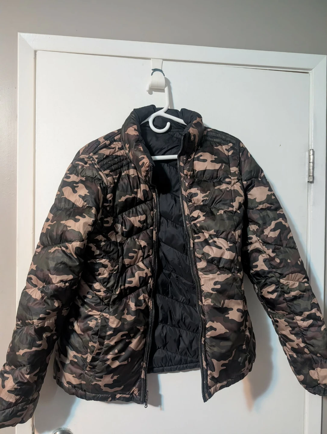 Reversible Camo & Black Puffer Jacket - photo 3