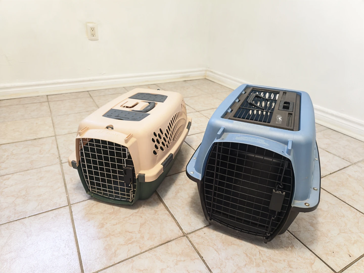 Pet Carrier for Cats and Small Dogs