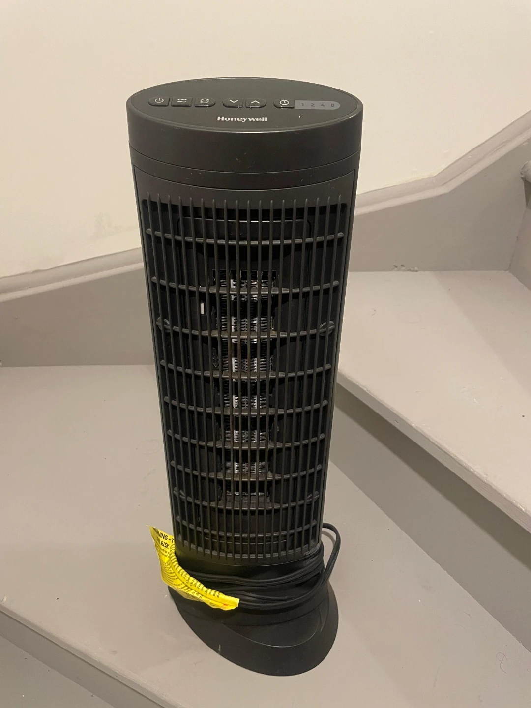 Honeywell Tower Fan (air circulation and heating) - photo 2