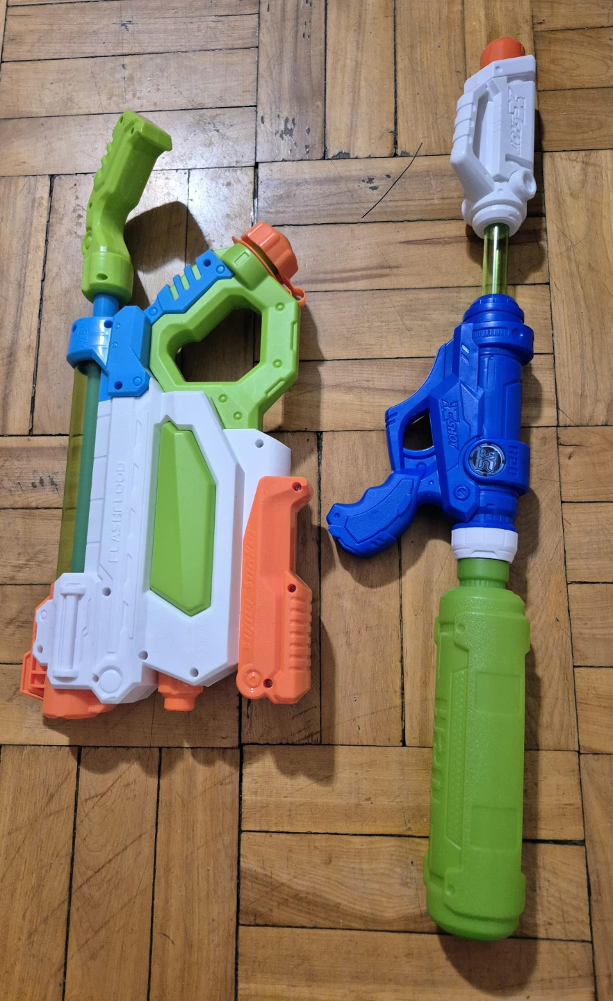 2 Water Guns - Flash Flood & XC Shot