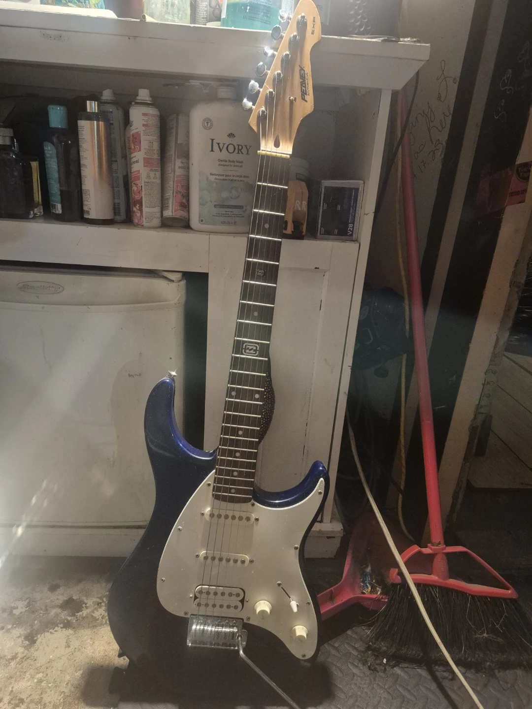 Peavey Electric Guitar - photo 2