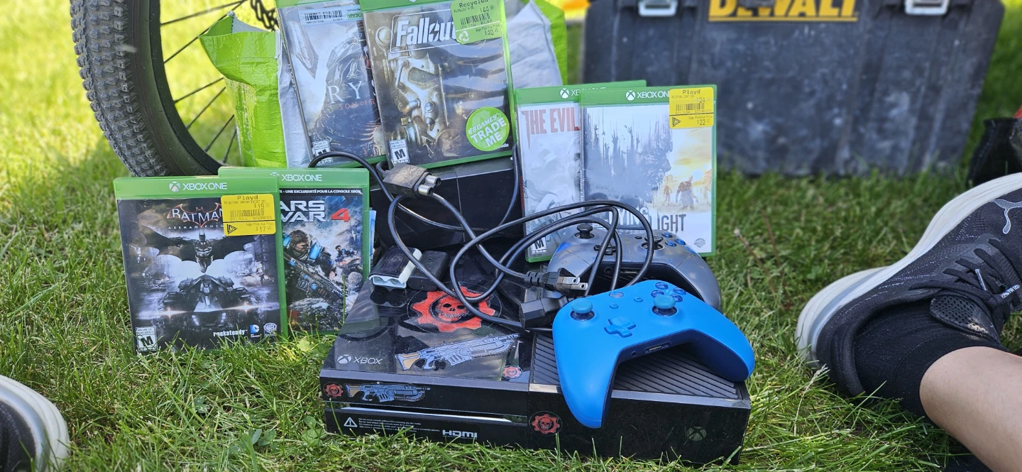Xbox One Console with Games and Controllers - photo 3