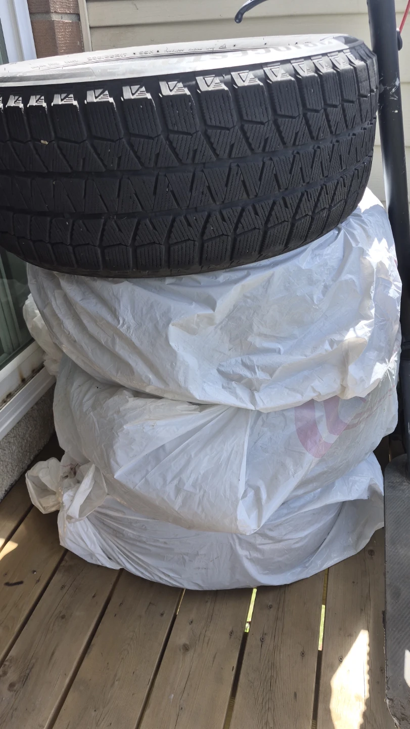 Bridgestone Blizzak WS80 235/55R17 99H Winter Tires