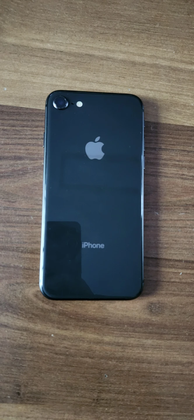 Apple iPhone 8 - photo 3