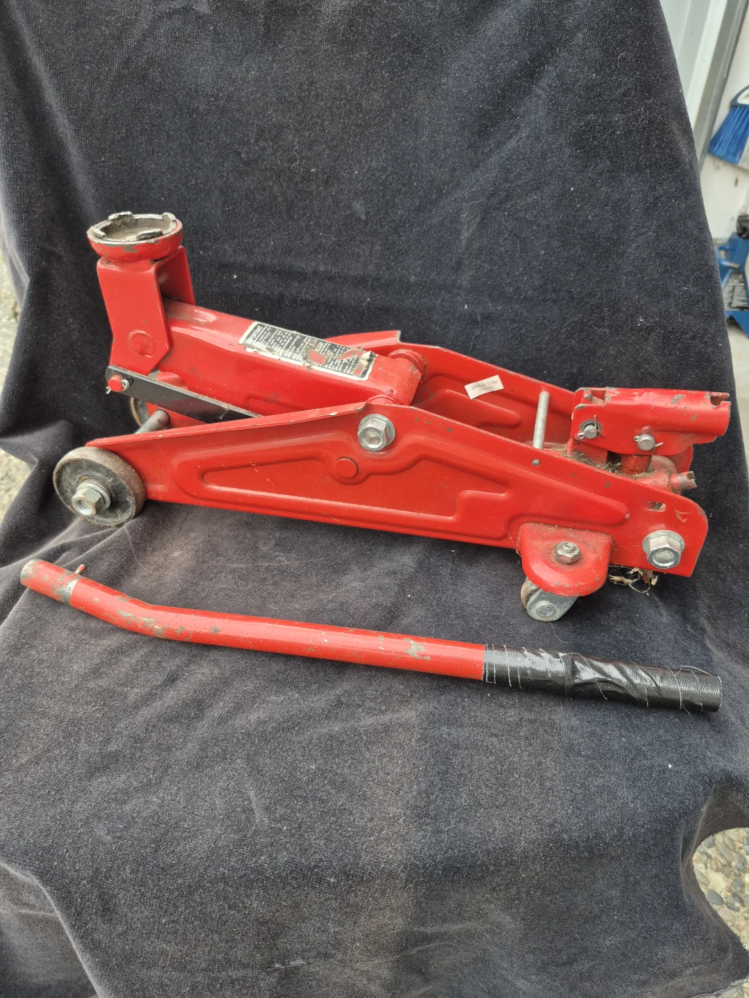 Red Scissor Jack with Handle