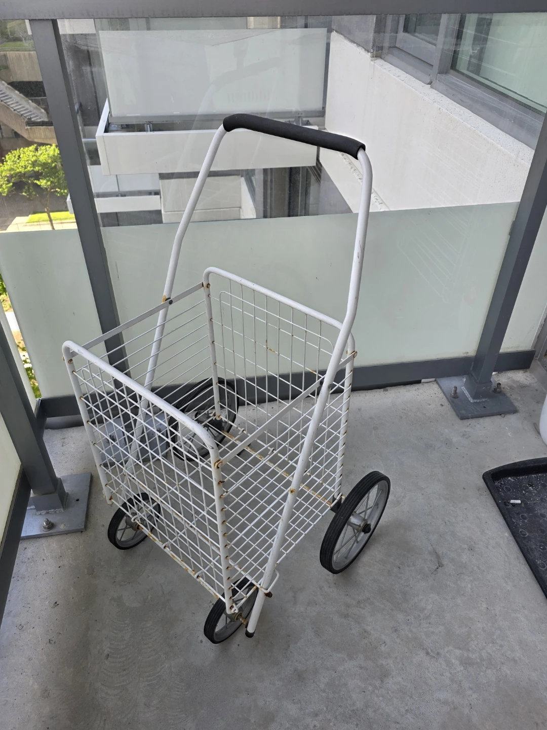 White Shopping/ Utility Cart