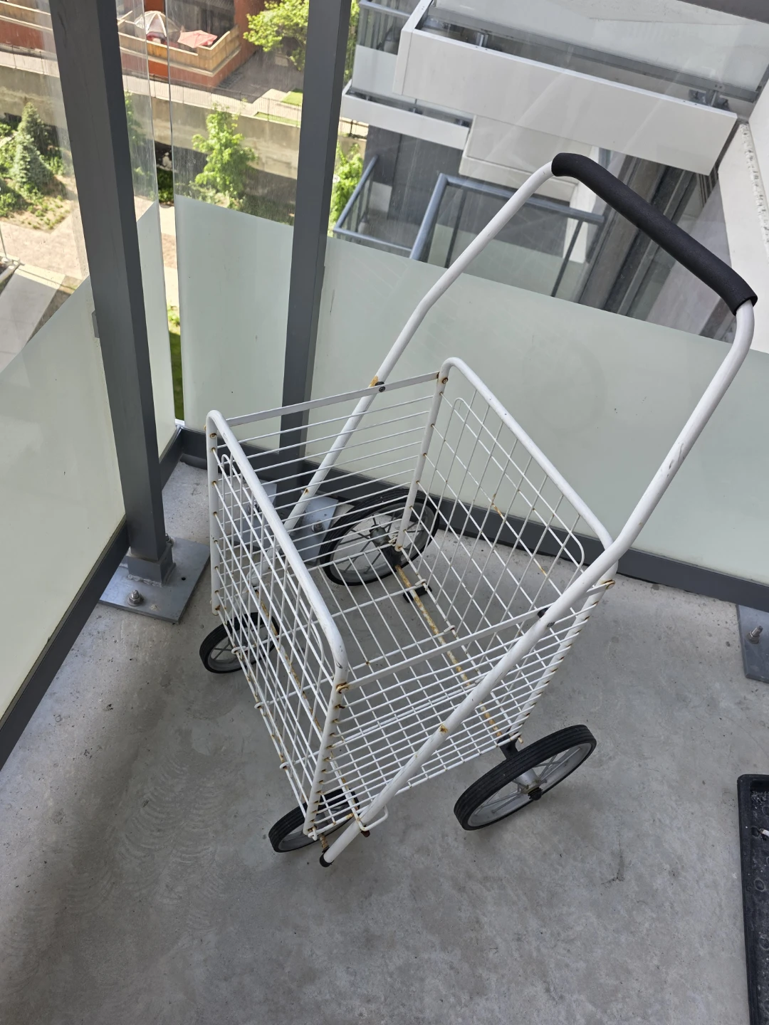White Shopping/ Utility Cart - photo 2