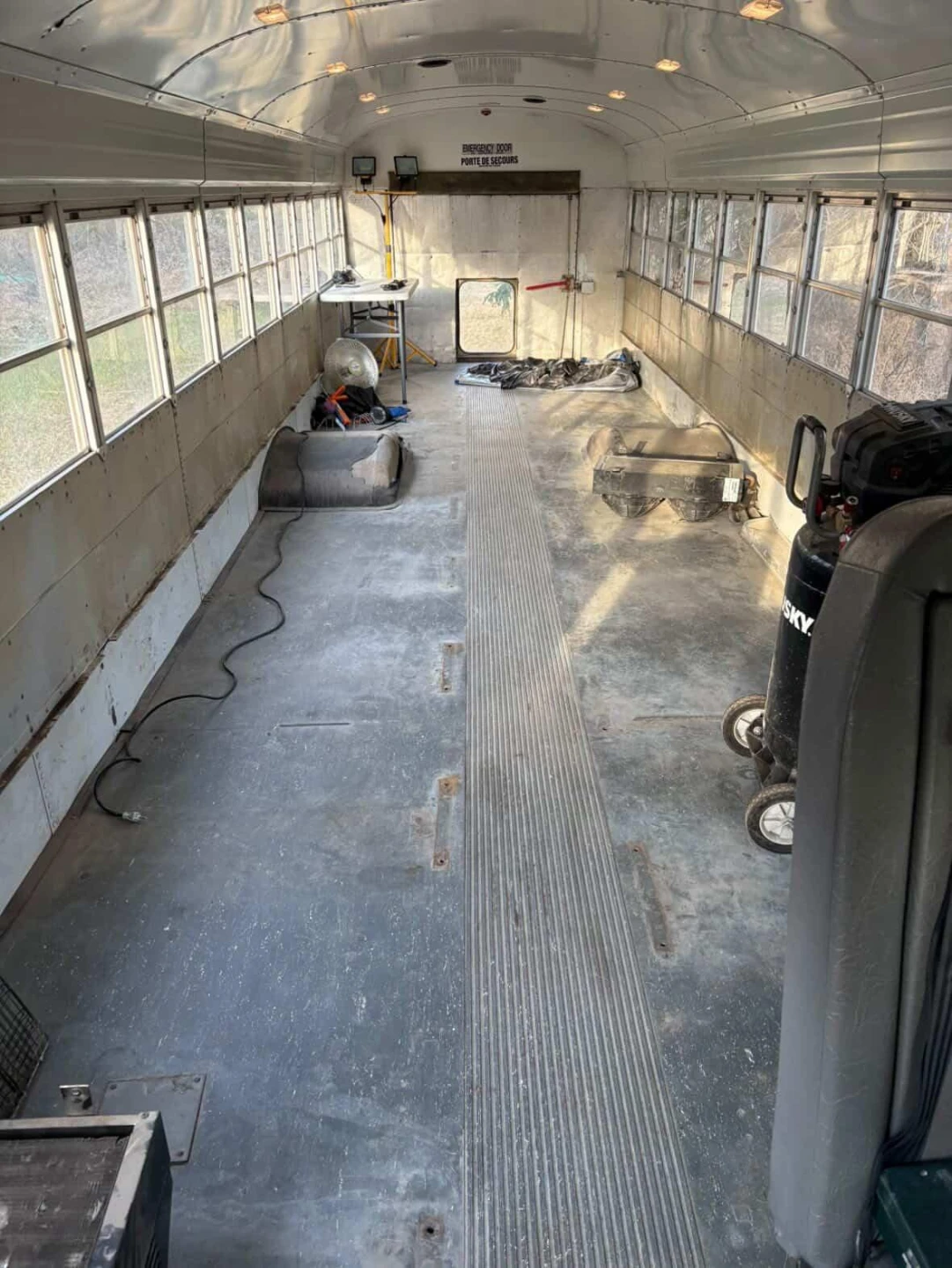 Low-KM Conversion-Ready Bus – Cat Motor & Allison Trans - photo 5