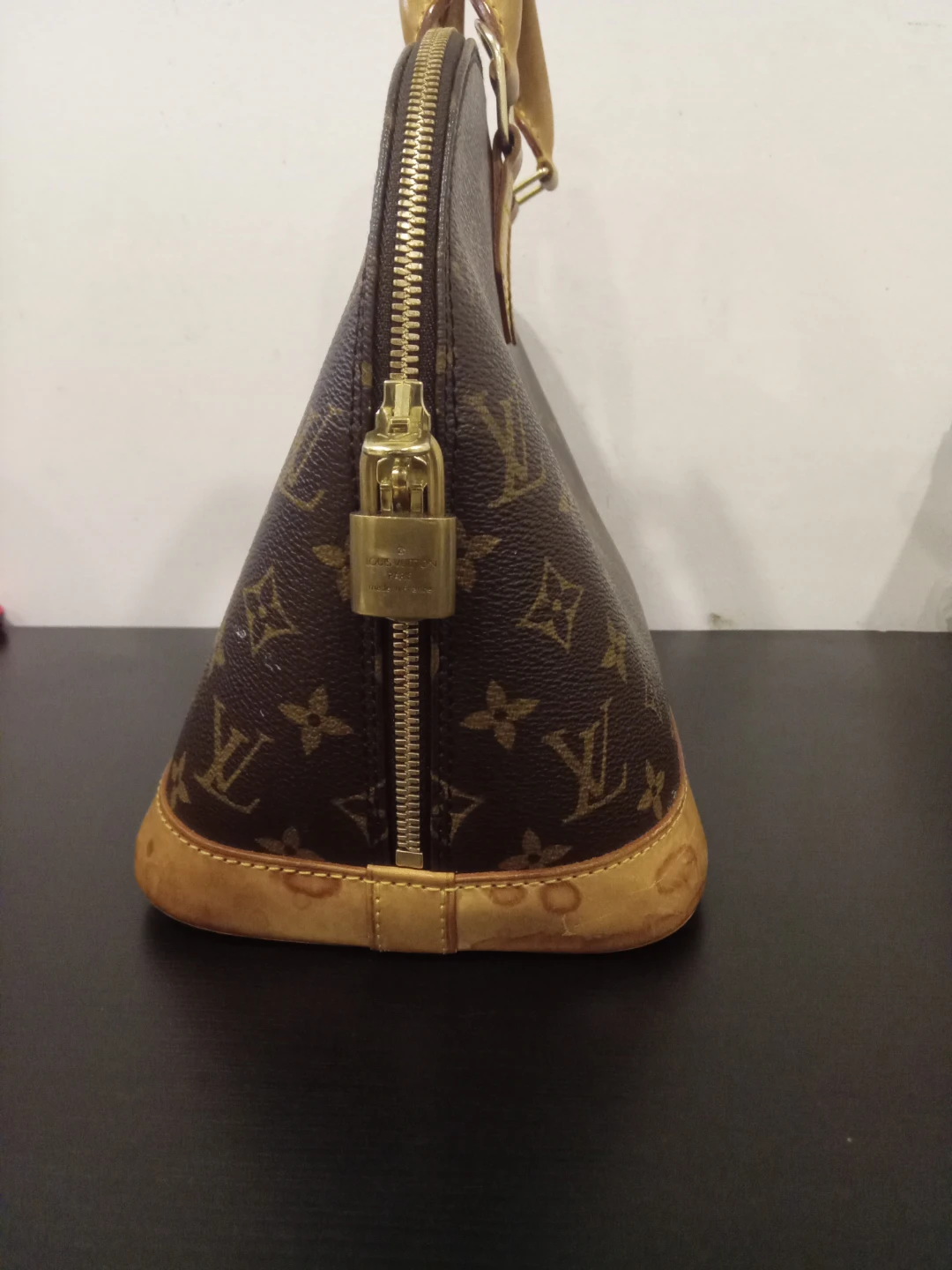 Louis Vuitton Alma Handbag - photo 2