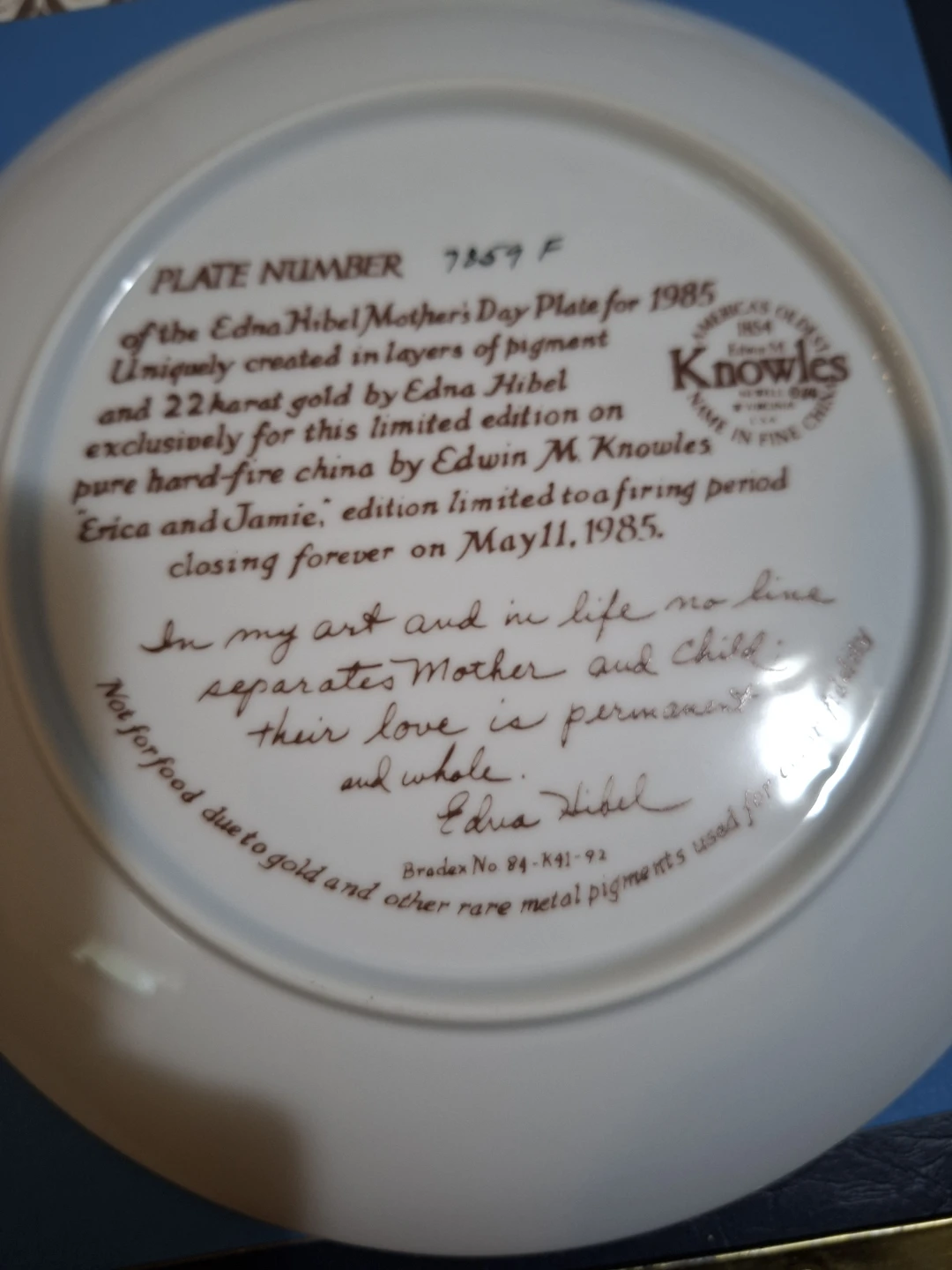 1985 Edna Hibel Mother's Day Plate 'Erica and Jamie' - photo 2