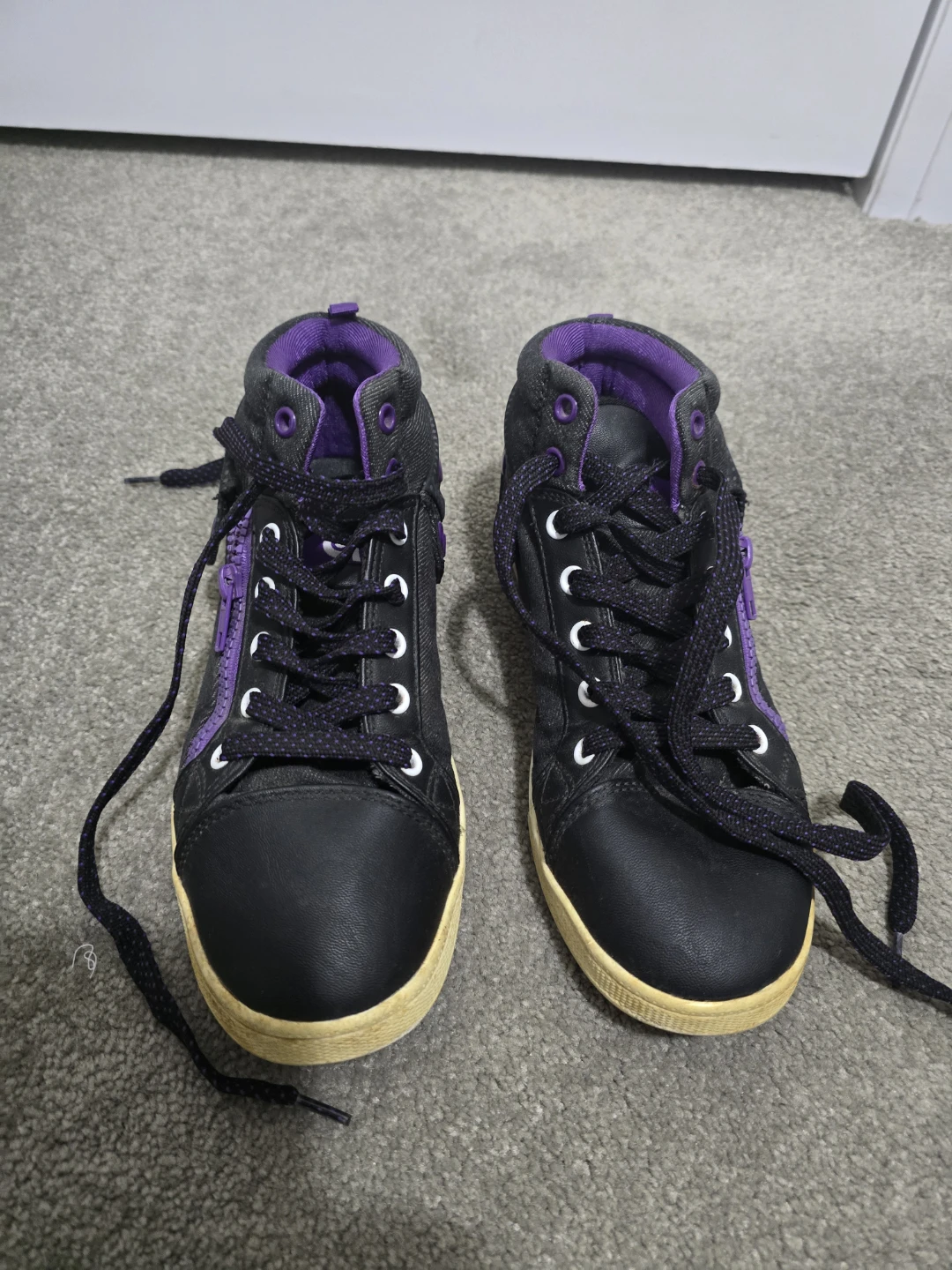 Disney D-Signed Descendants High-Top Sneakers - Women's Size 8