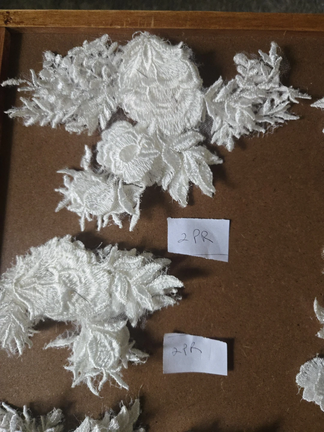 White Lace Floral Appliques  25  Pairs - photo 2