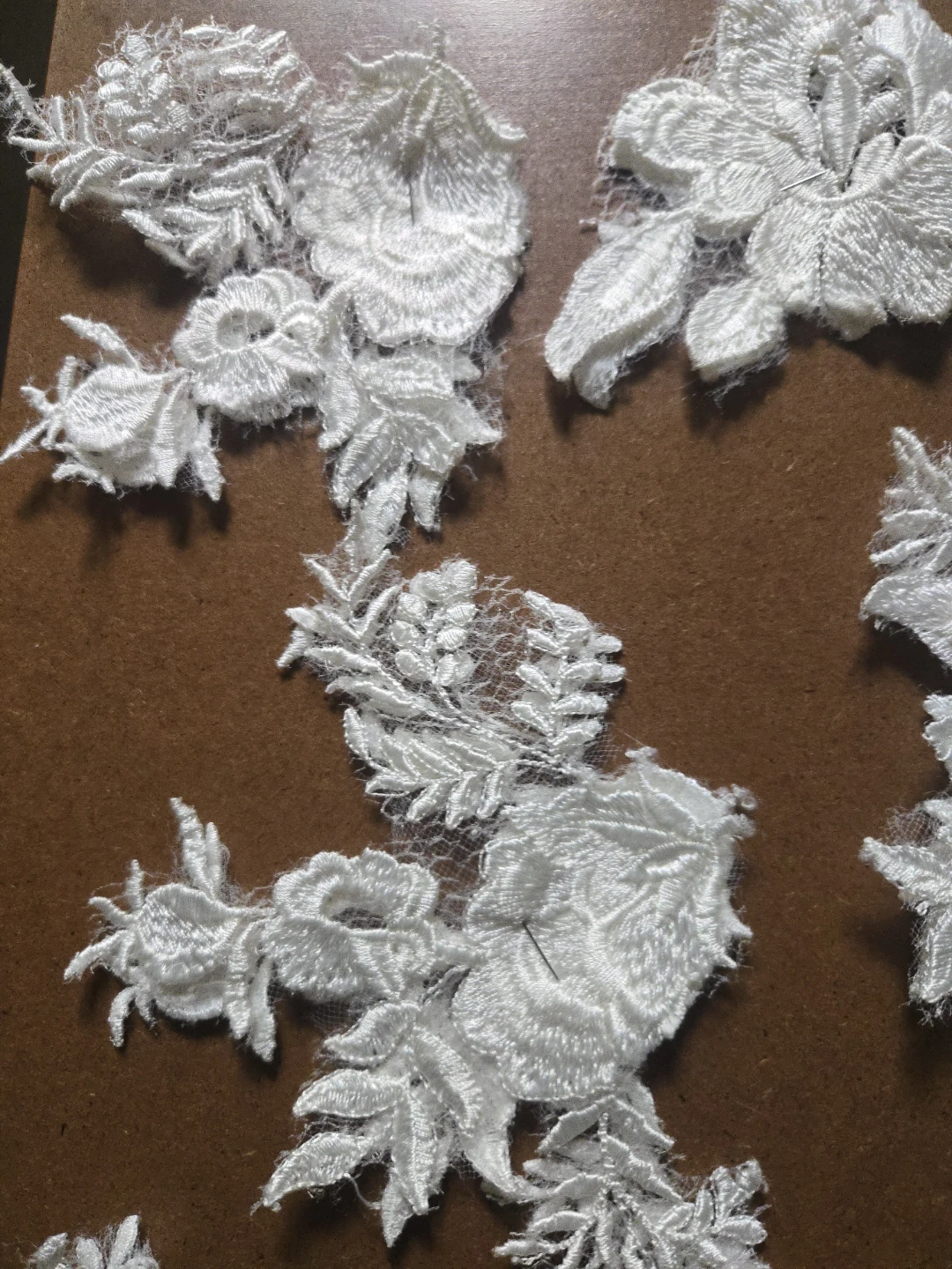 White Lace Floral Appliques  25  Pairs - photo 5