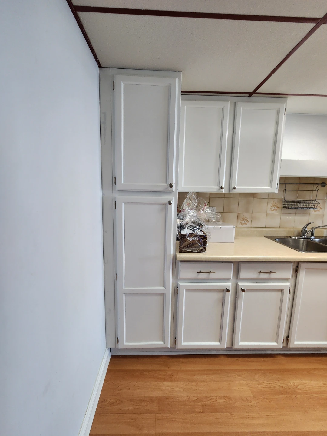 Private Room + Half Bath + Walk-In Closet | Furnished | Aug 1 - photo 4