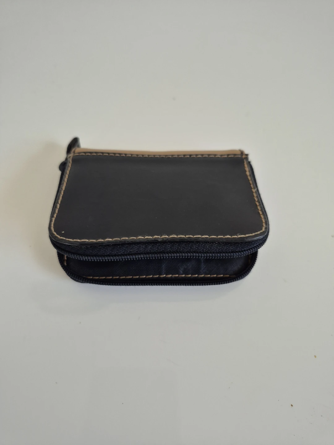 Moisturizing Lip Balm and a Coin Pouch - photo 2
