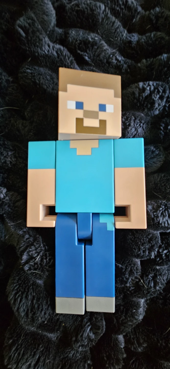 Minecraft Action Figures And Sword - photo 2