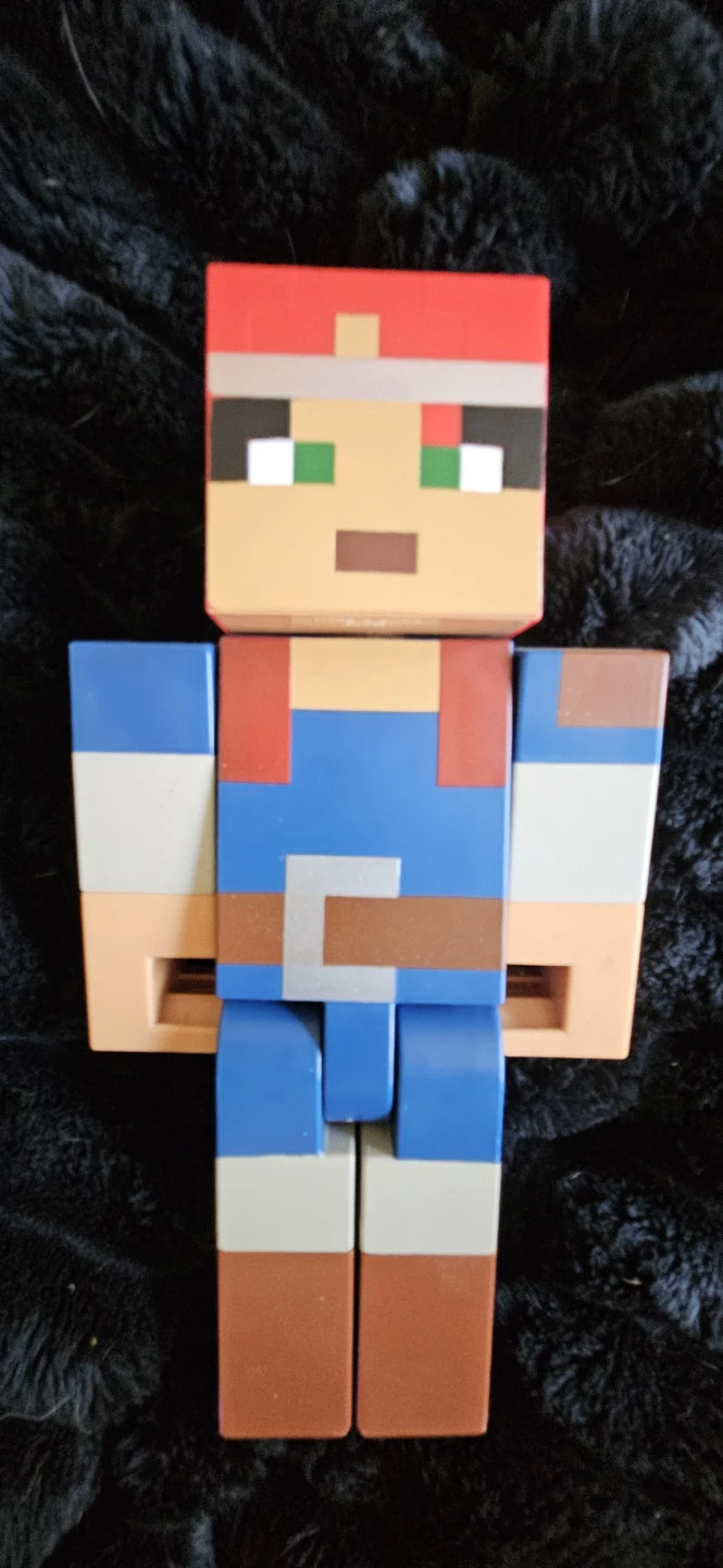 Minecraft Action Figures And Sword - photo 4